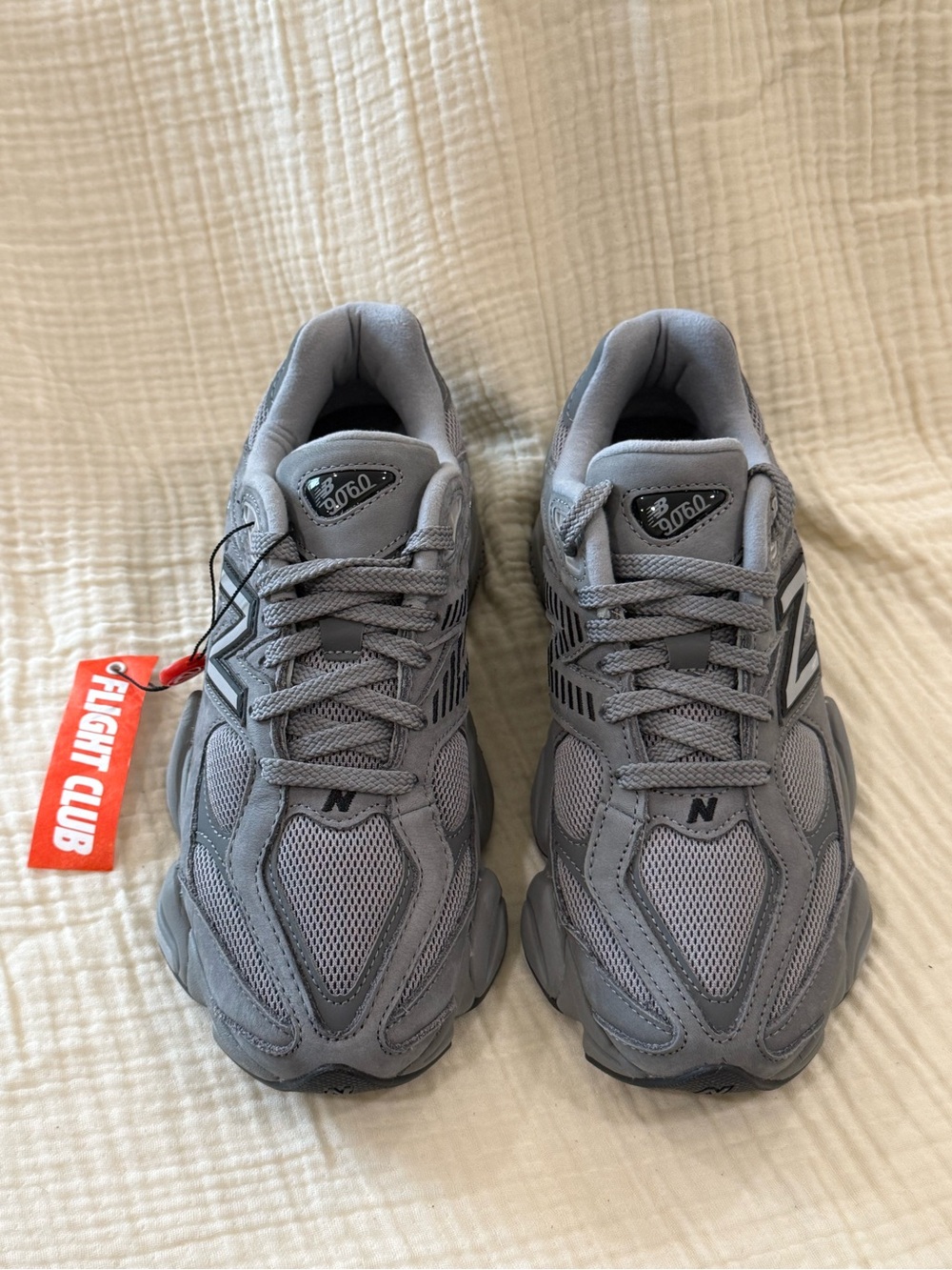 - NEW New Balance 9060 Sneakers BT - Picture 3 of 8
